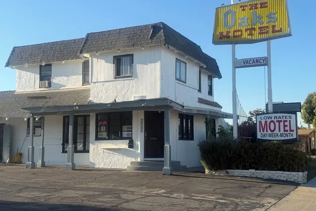 Photo 1 - The Oaks Motel