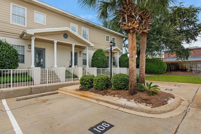 Photo 1 - .2 Miles From Beach, Bright and Modern Townhome, 3bd, 3bth