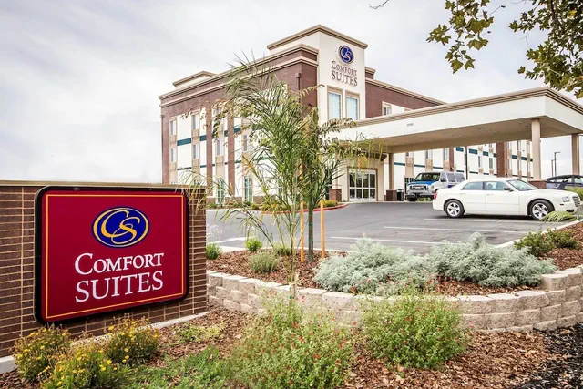 Photo 1 - Comfort Suites Woodland - Sacramento Airport