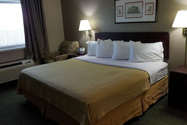 Photo 1 - Gurnee Motel