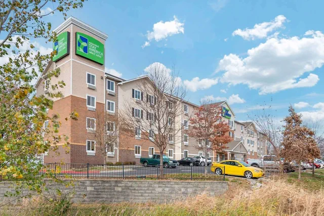 Photo 1 - Extended Stay America Select Suites - Kansas City - Stadium