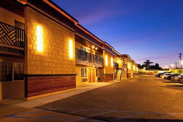 Photo 1 - Colonial Palace Inn