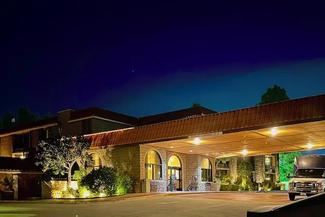 Photo 1 - Alhambra Hotel