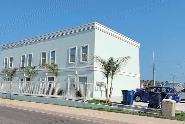 Photo 1 - New Townhome - 2 Levels - Heated Pool - #2
