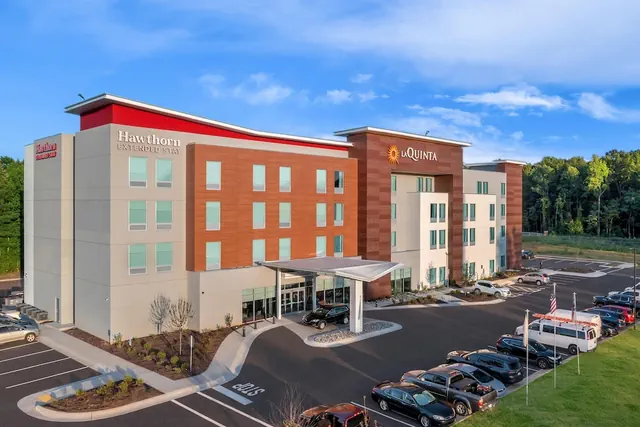 Photo 1 - La Quinta Inn & Suites by Wyndham Mebane