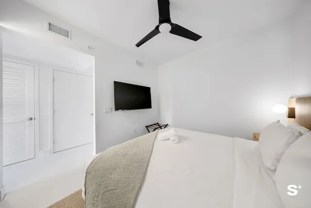 Photo 1 - Chic Downtown Retreat 1BR Apartment