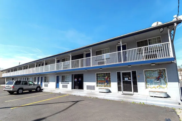 Photo 1 - Hotel Inn Pendleton I-84