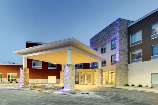 Photo 1 - Holiday Inn Express & Suites Galesburg by IHG