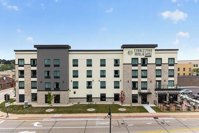 Photo 1 - Cobblestone Hotel & Suites - Waukesha/West Milwaukee