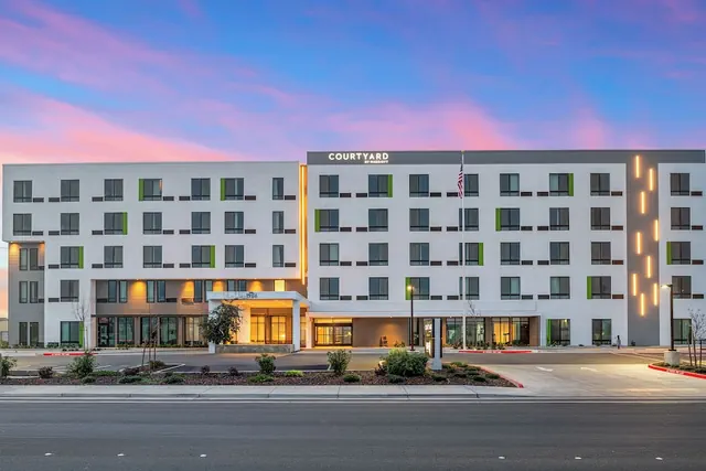 Photo 1 - Courtyard By Marriott Woodland