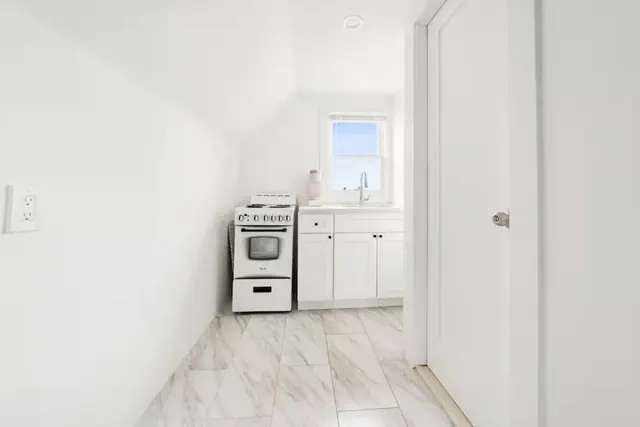 Photo 1 - Elegant Hideaway with Free Parking
