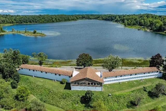 Photo 1 - Fox Lakeview Lodge