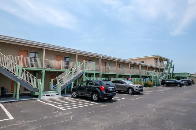 Photo 1 - Oceanana Motel