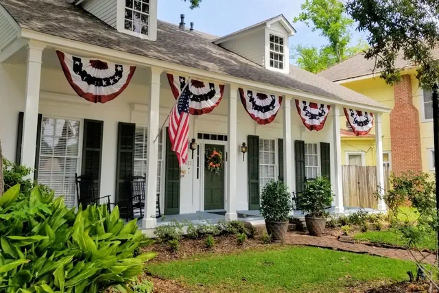 Photo 1 - Andrew Morris House Bed and Breakfast