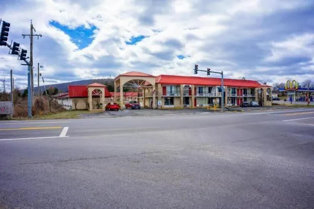 Photo 1 - OZARK JUNCTION INN