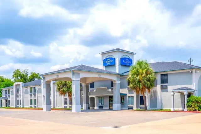 Photo 1 - Fairway Inn Baytown- La Porte. Tx.