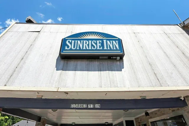 Photo 1 - Sunrise Inn Williamstown