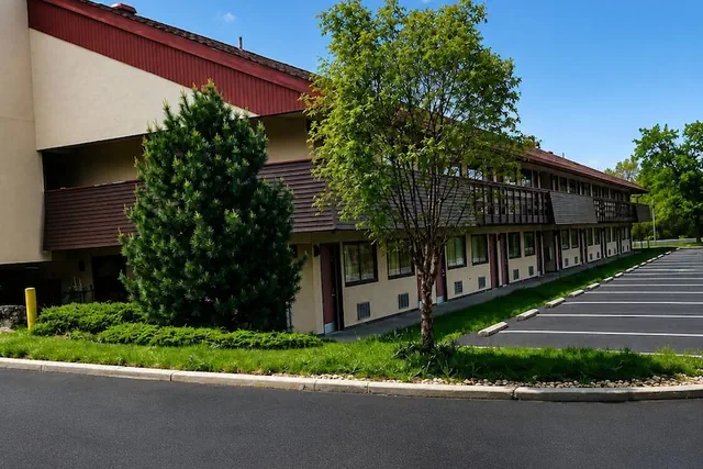 Photo 1 - CRANBERRY PARK HOTEL