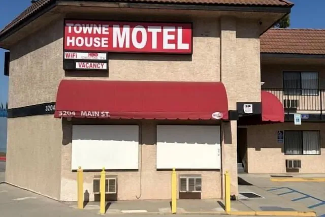 Photo 1 - Townhouse Motel