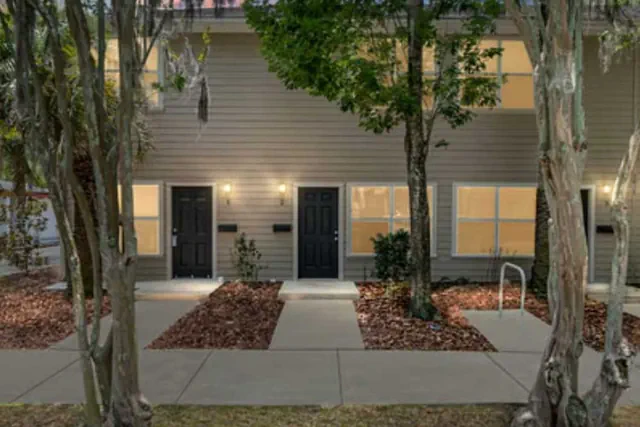 Photo 1 - Gorgeous Townhome UF Campus Adjacent Full Kitchen