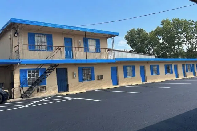 Photo 1 - Holiday Motel Tulsa OK