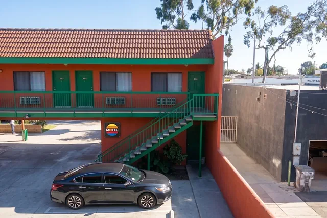 Photo 1 - BRISTOL MOTEL