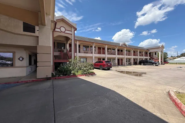 Photo 1 - Scottish Inns & Suites - Rosenberg