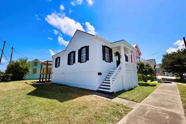 Photo 1 - Cotton Cottage - Cozy Galveston Getaway
