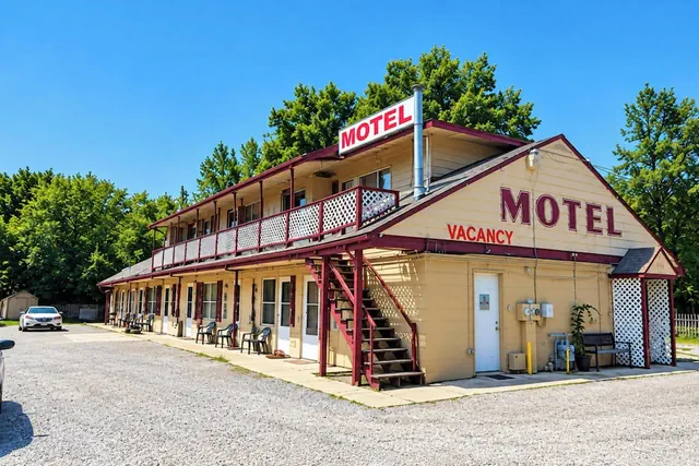 Photo 1 - Bob's Woodstock Motel