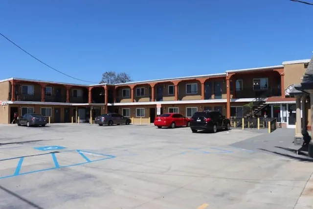 Photo 1 - El DORADO MOTEL