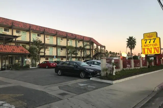 Photo 1 - 777 Motor INN