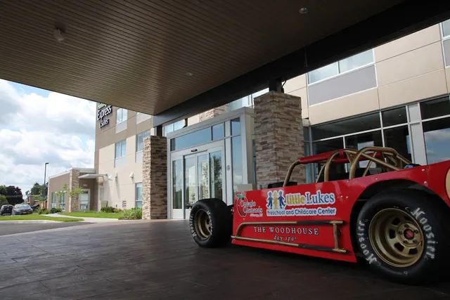 Photo 1 - Holiday Inn Express & Suites Oswego by IHG