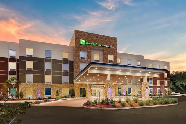Photo 1 - Holiday Inn Express & Suites Oakhurst - Yosemite Park Area by IHG