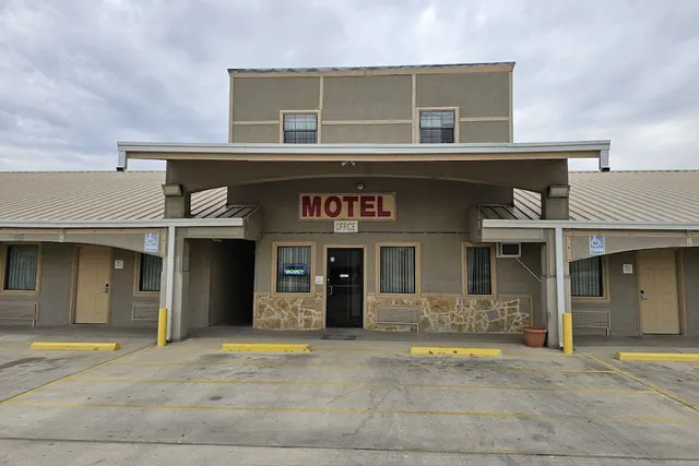 Photo 1 - Carrizo Inn