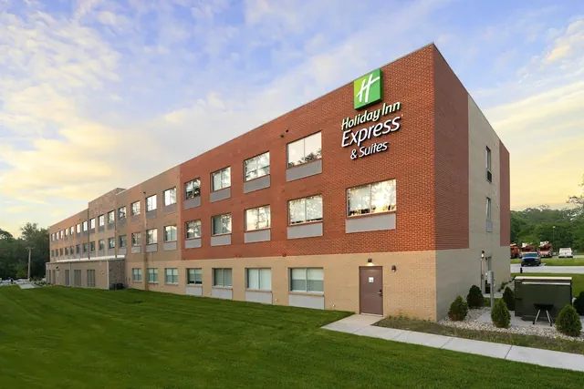 Photo 1 - Holiday Inn Express & Suites La Porte by IHG