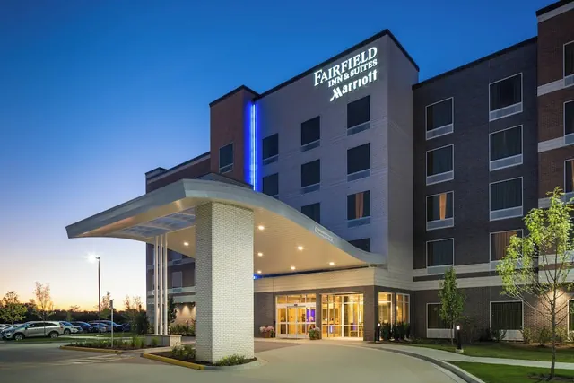 Photo 1 - Fairfield Inn & Suites by Marriott Chicago Schaumburg