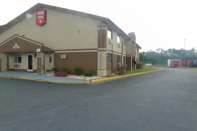 Photo 1 - Americas Express Inn
