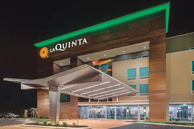 Photo 1 - La Quinta Inn & Suites by Wyndham Cleveland near Lee Univ