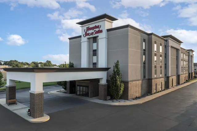 Photo 1 - Hampton Inn & Suites St. Louis/Alton