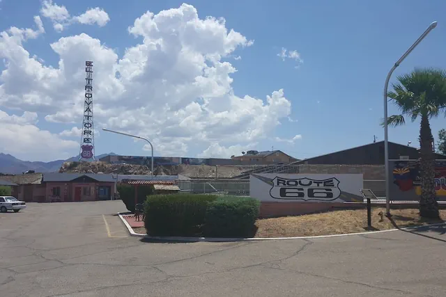 Photo 1 - El Trovatore Motel