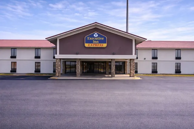 Photo 1 - Executive Inn Pine Bluff