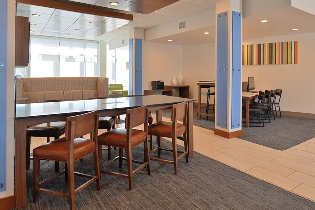 Photo 1 - Holiday Inn Express & Suites Brighton South - US 23 by IHG