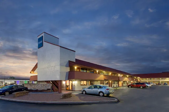 Photo 1 - Travelodge by Wyndham Chicago - South Holland