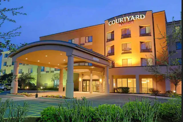 Photo 1 - Courtyard by Marriott Salisbury