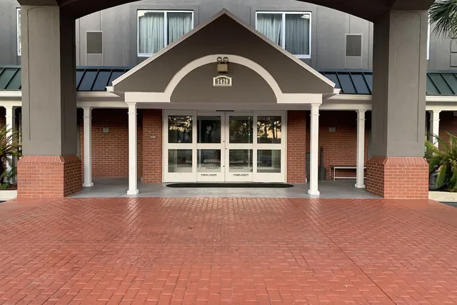 Photo 1 - Country Inn & Suites by Radisson, Charleston North, SC