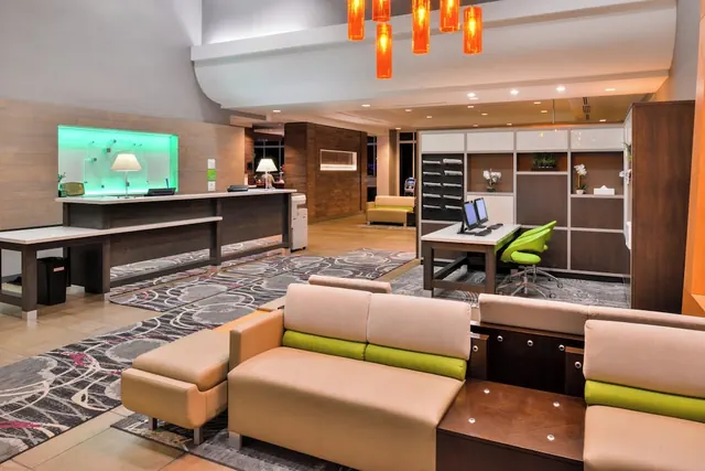 Photo 1 - Holiday Inn Kansas City Airport by IHG