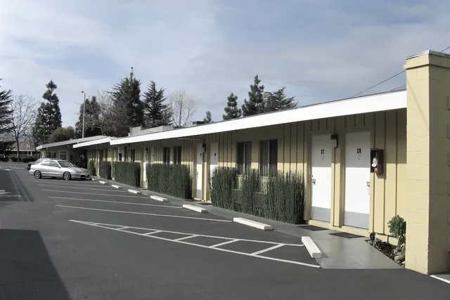 Photo 1 - Palo Alto Lodge