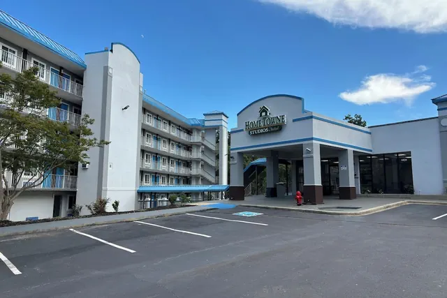 Photo 1 - HomeTowne Studios by Red Roof Birmingham - Airport