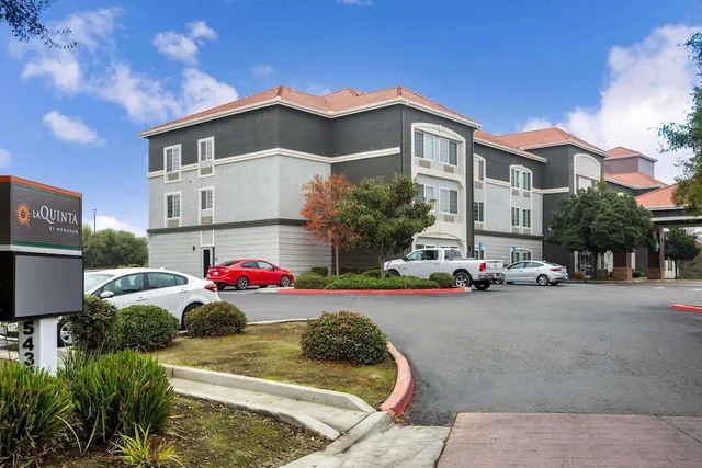 Photo 1 - La Quinta Inn & Suites by Wyndham Visalia/Sequoia Gateway