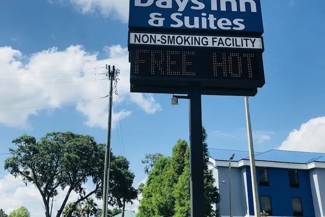 Photo 1 - Days Inn & Suites by Wyndham Lakeland